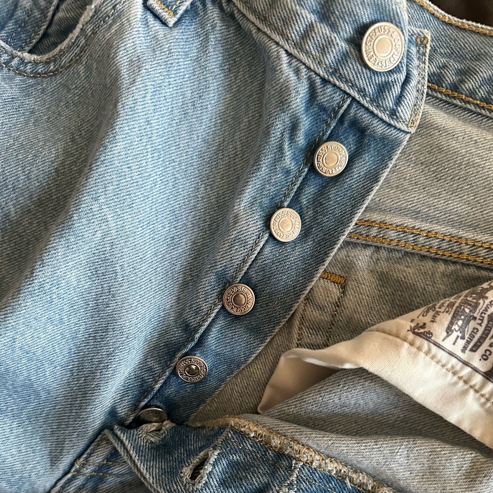 Levi’s shorts - Picture 2 of 7